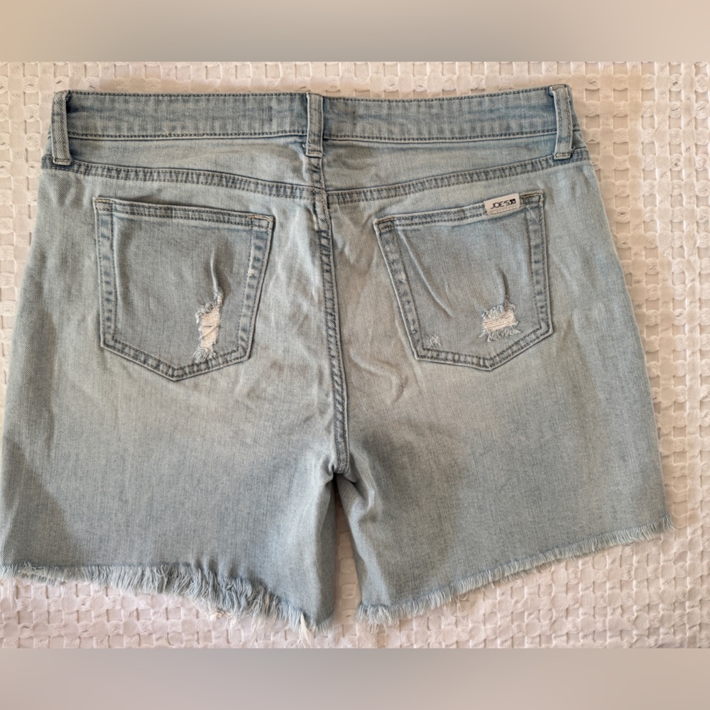 Joe’s Jeans Distressed Denim Shorts Light Wash Raw Hem Size 31 Cotton Stretch - Picture 3 of 6